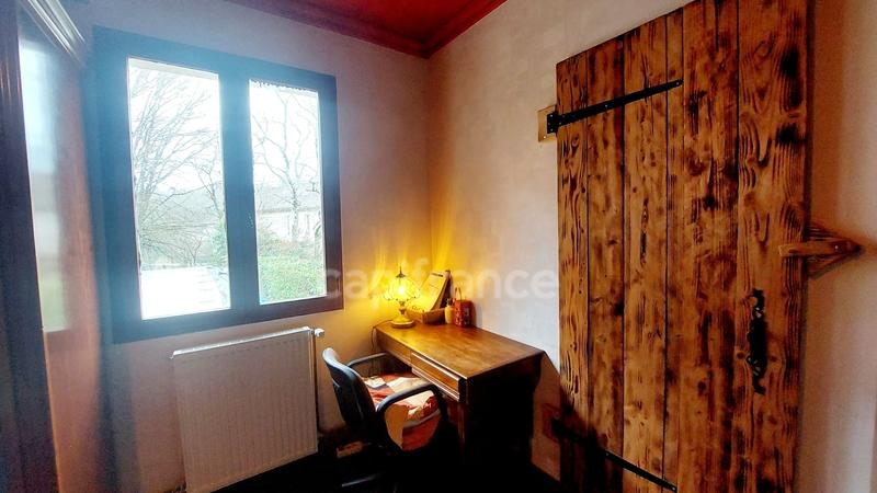 Maison - 222 m² - 8 pièces