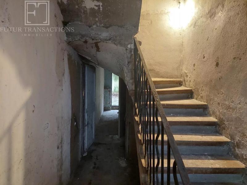 Immeuble - 130 m² - 8 pièces