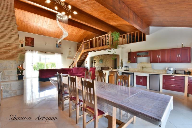 Propriété - 260 m² - 8 pièces