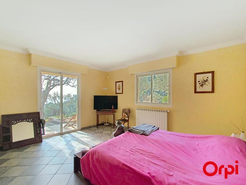 Maison - 222 m² - 8 pièces