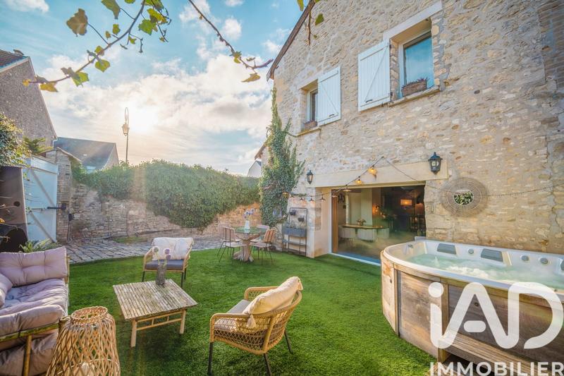 Maison - 235 m² - 8 pièces