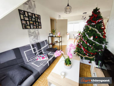 Studio - 90 m² - 4 pièces