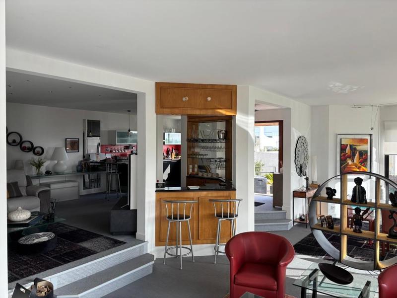 Maison - 280 m² - 6 pièces