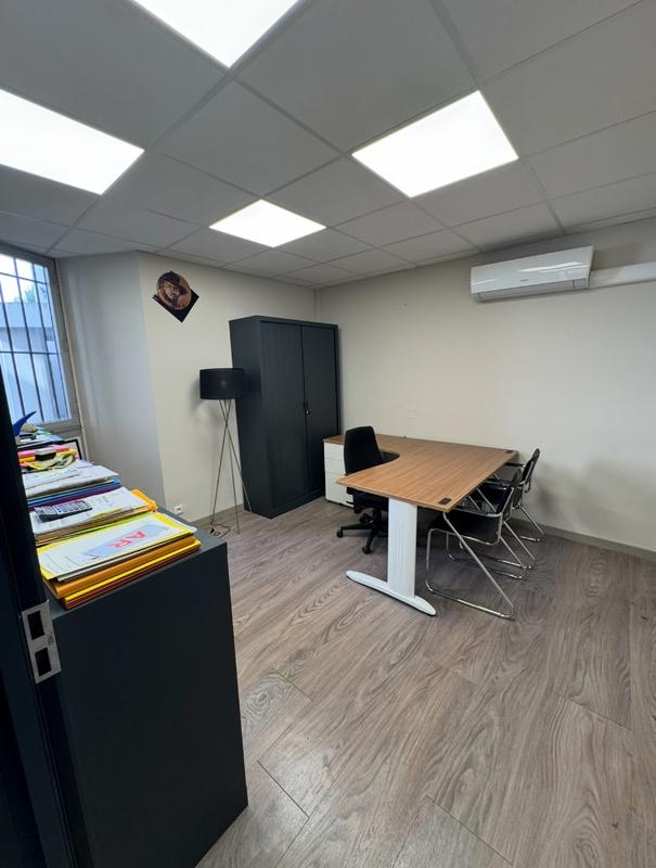 Bureau - 45 m² - 4 pièces