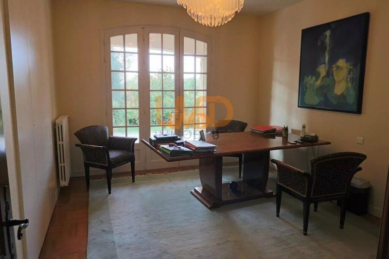 Maison - 282 m² - 11 pièces