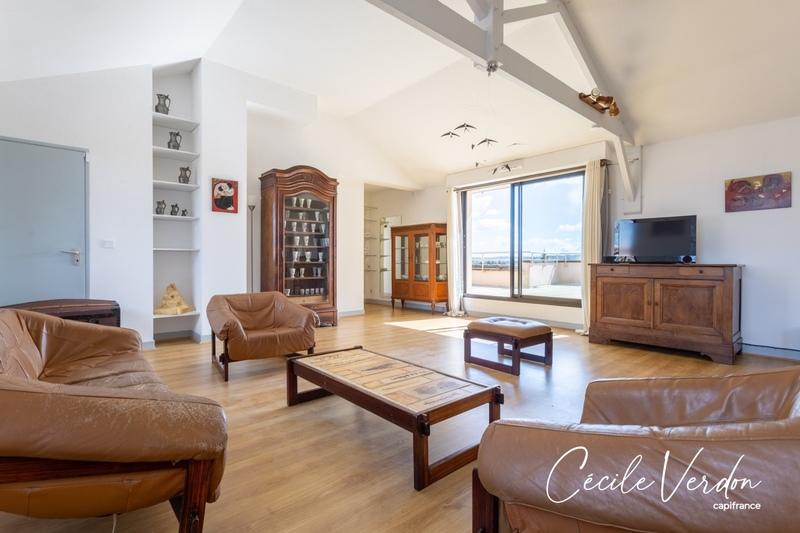 Appartement - 192 m² - 8 pièces