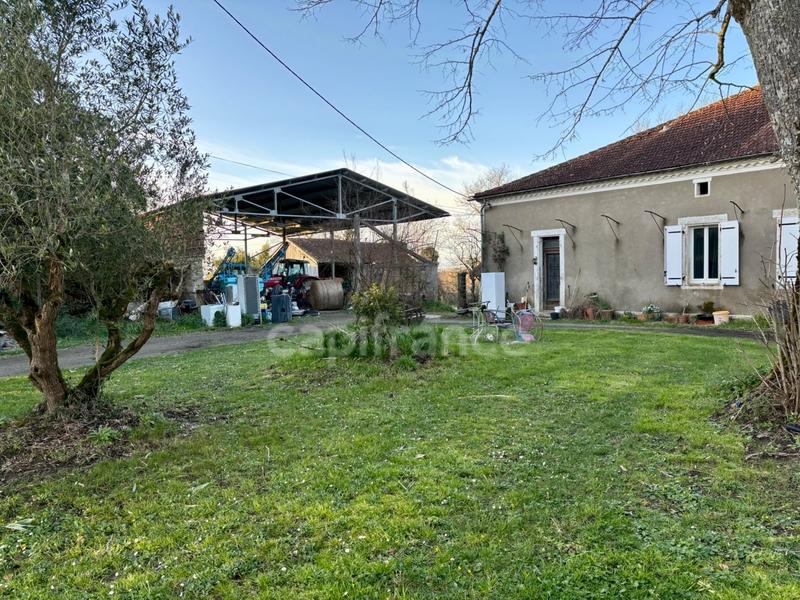 Maison - 214 m² - 6 pièces