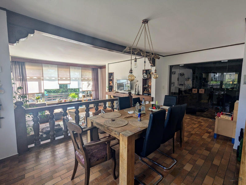 Maison - 170 m² - 9 pièces