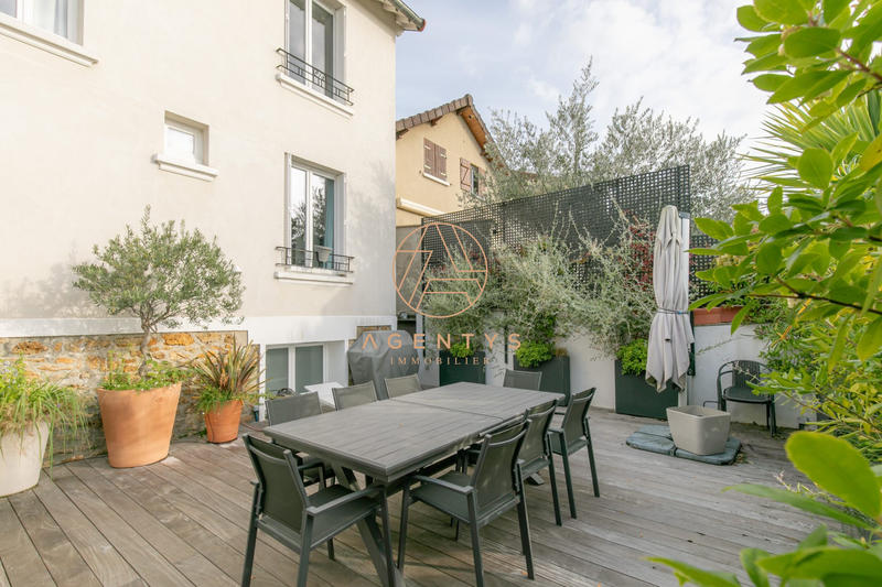 Maison - 276 m² - 8 pièces