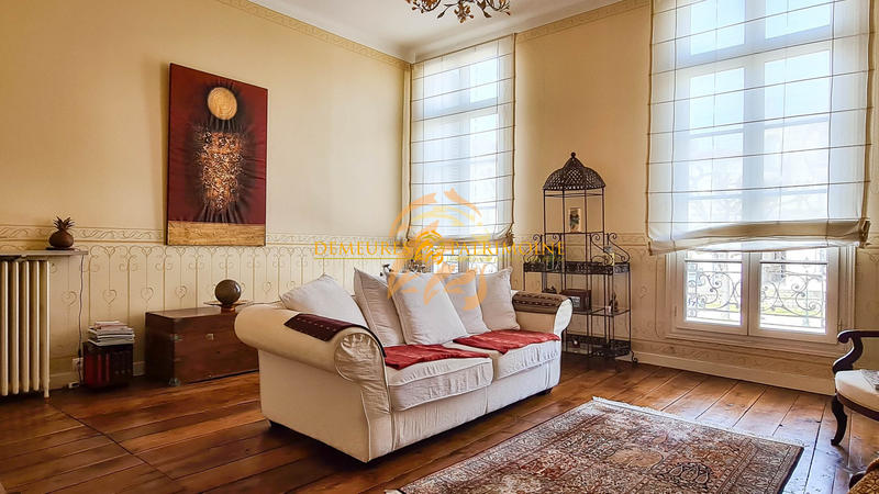 Maison - 217 m² - 11 pièces