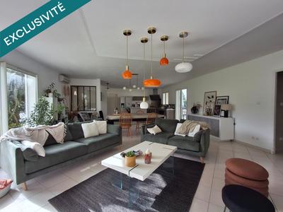 Villa - 200 m² - 9 pièces