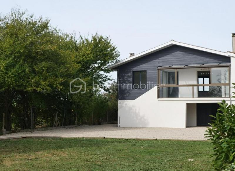 Maison traditionnelle - 142 m² - 7 pièces