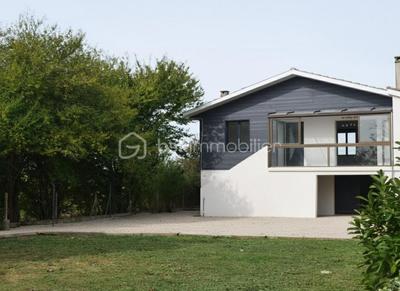 Maison traditionnelle - 142 m² - 7 pièces