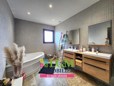 Maison - 137 m² - 4 pièces