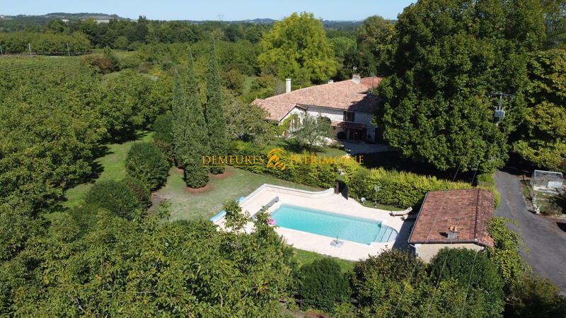 Maison - 250 m² - 7 pièces