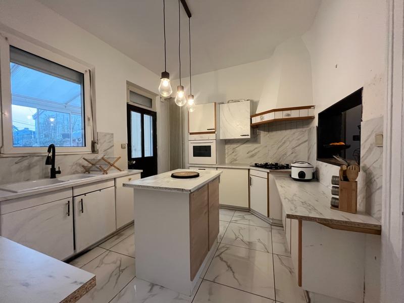 Maison - 252 m² - 13 pièces