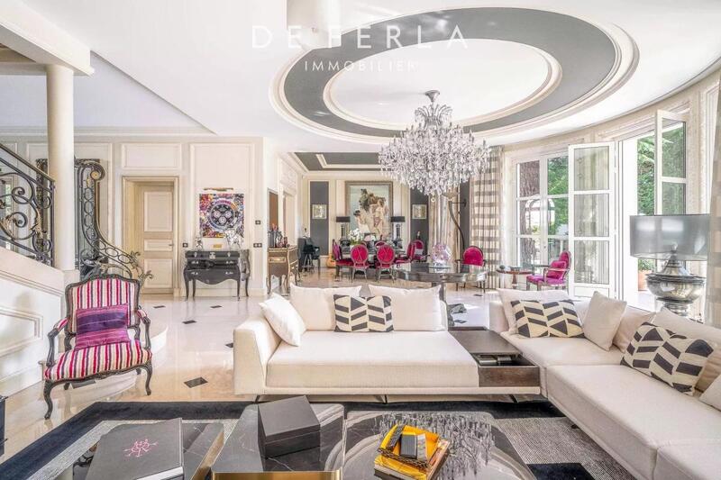 Maison - 520 m² - 10 pièces