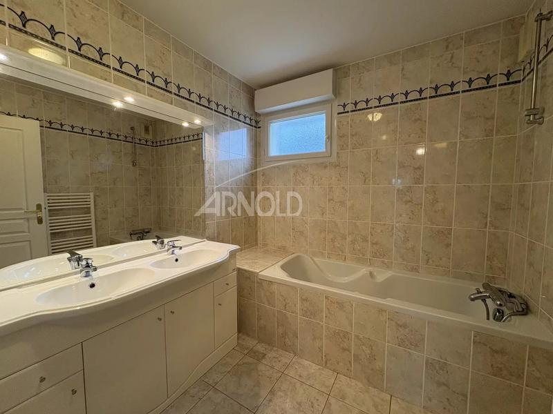 Appartement - 137 m² - 6 pièces