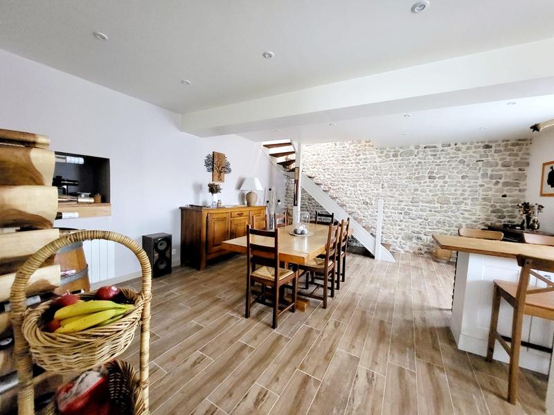 Maison - 186 m² - 8 pièces