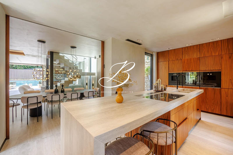 Maison - 265 m² - 5 pièces