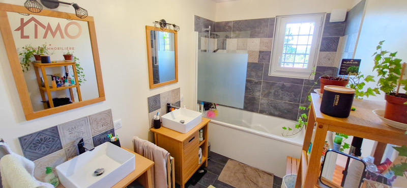 Maison traditionnelle - 166 m² - 8 pièces