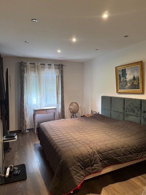 Maison - 180 m² - 8 pièces