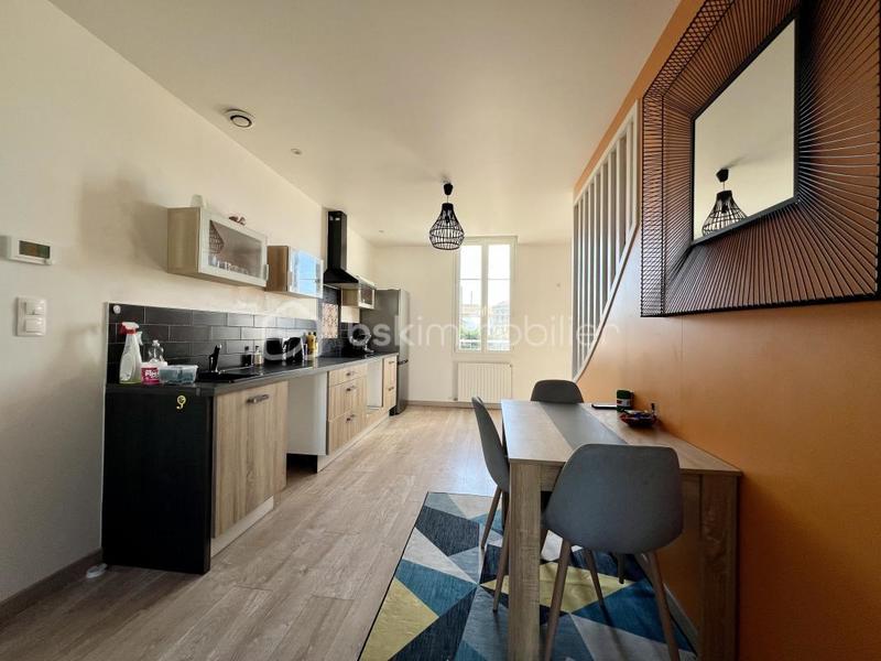 Maison - 213 m² - 9 pièces