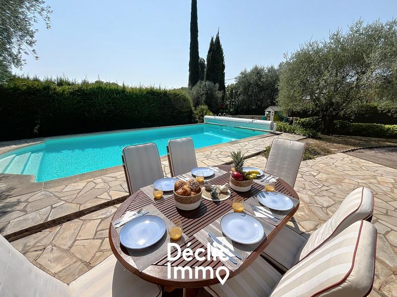 Maison - 256 m² - 8 pièces