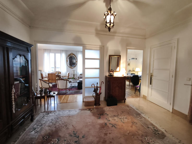 Appartement - 180 m² - 6 pièces