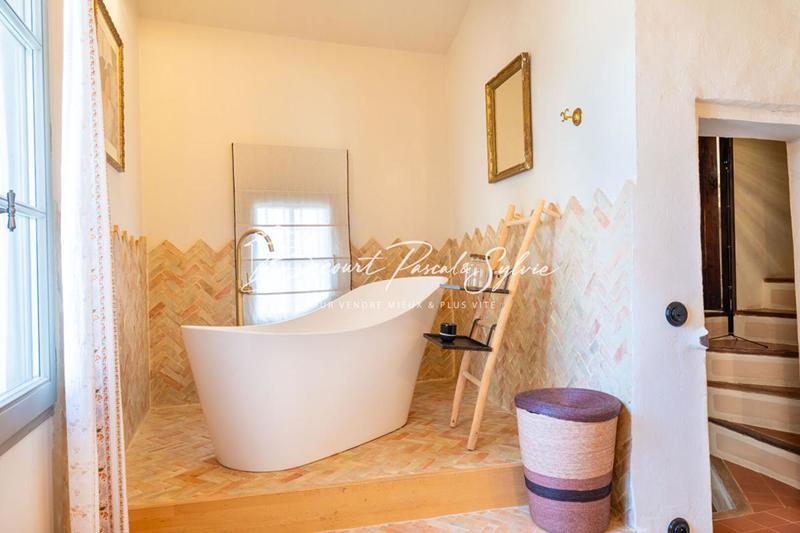 Demeure - 203 m² - 5 pièces