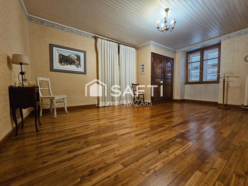 Propriété - 300 m² - 14 pièces