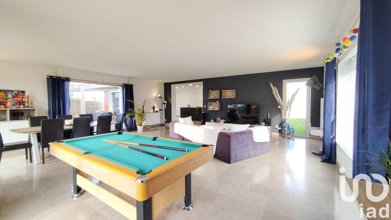 Maison - 251 m² - 9 pièces