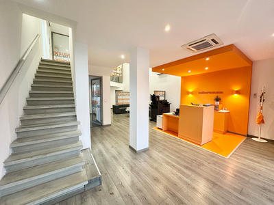 Local commercial - 168 m² - 5 pièces