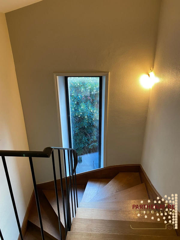 Maison - 220 m² - 8 pièces