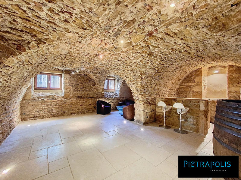 Maison - 236 m² - 7 pièces