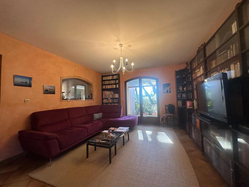 Maison traditionnelle - 268 m² - 9 pièces