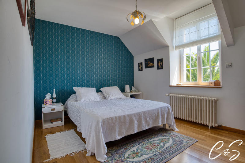 Maison - 219 m² - 8 pièces