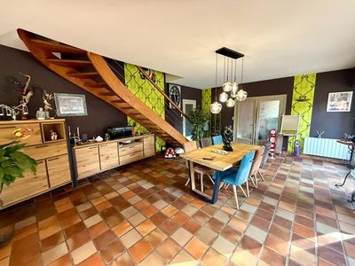 Maison - 198 m² - 6 pièces