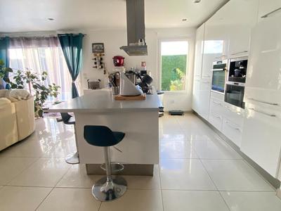 Maison - 101 m² - 5 pièces