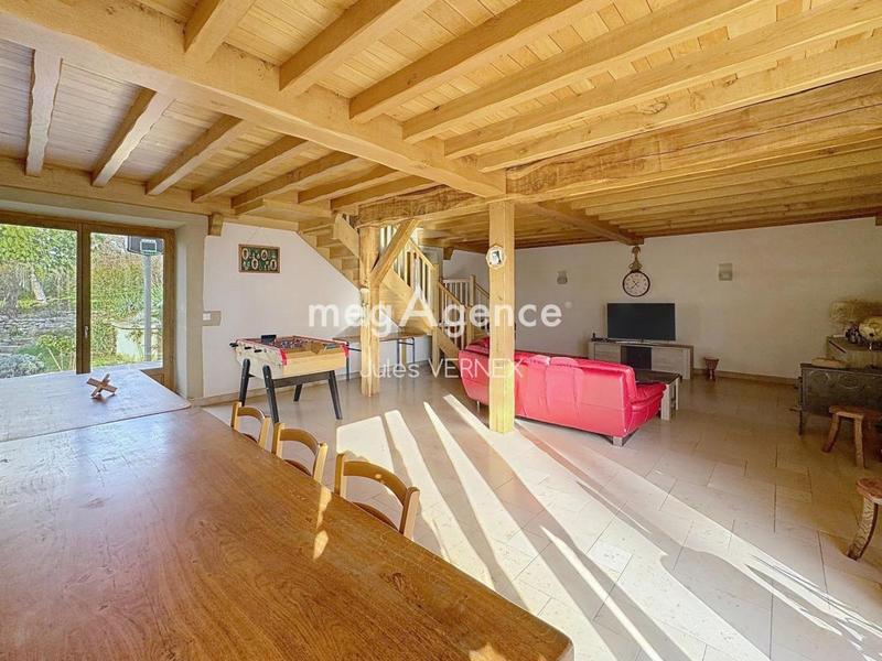 Maison traditionnelle - 243 m² - 6 pièces