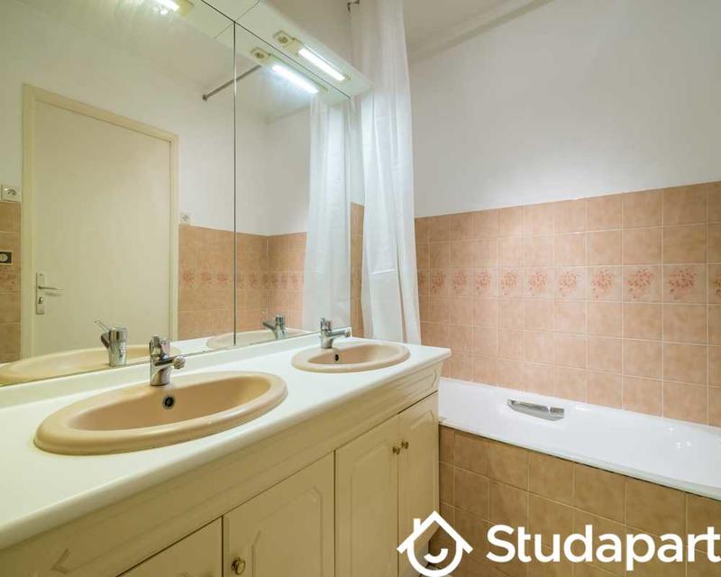 Chambre - 100 m² - 1 pièce