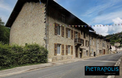 Maison ancienne - 405 m² - 12 pièces