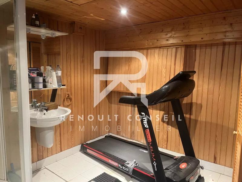 Maison - 240 m² - 9 pièces