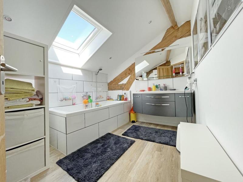 Maison - 250 m² - 7 pièces