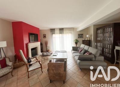 Maison - 185 m² - 8 pièces