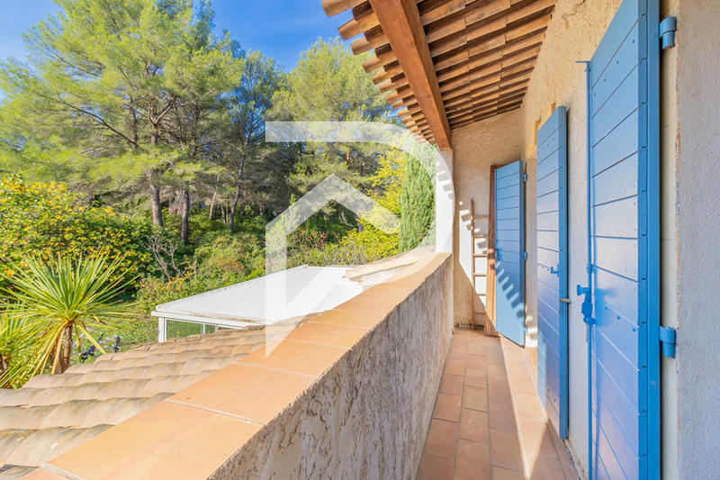 Maison - 363 m² - 6 pièces