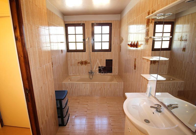 Maison - 256 m² - 7 pièces