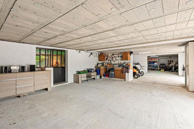 Demeure - 256 m² - 8 pièces