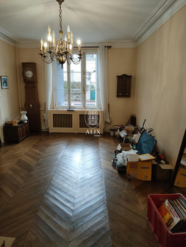 Maison - 180 m² - 7 pièces