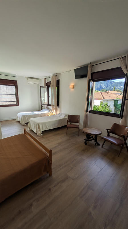 Propriété - 351 m² - 15 pièces